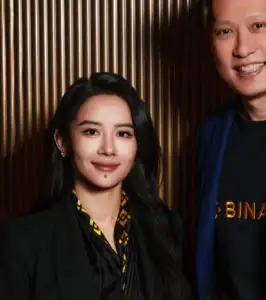 执行官小何